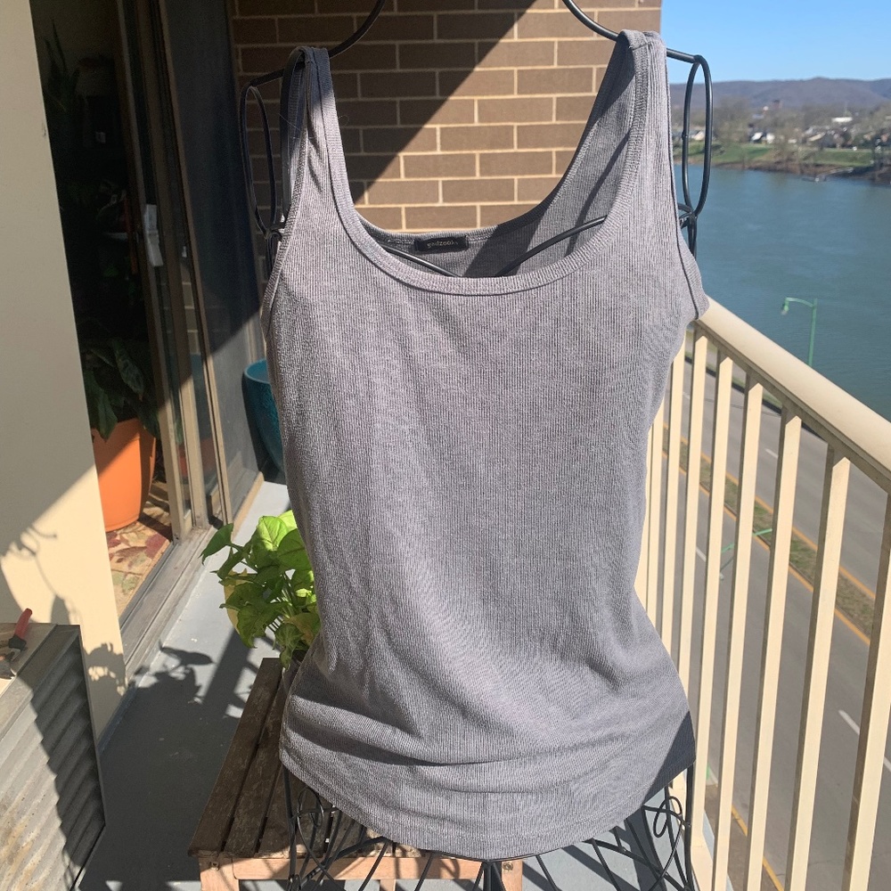 Gray tank.
